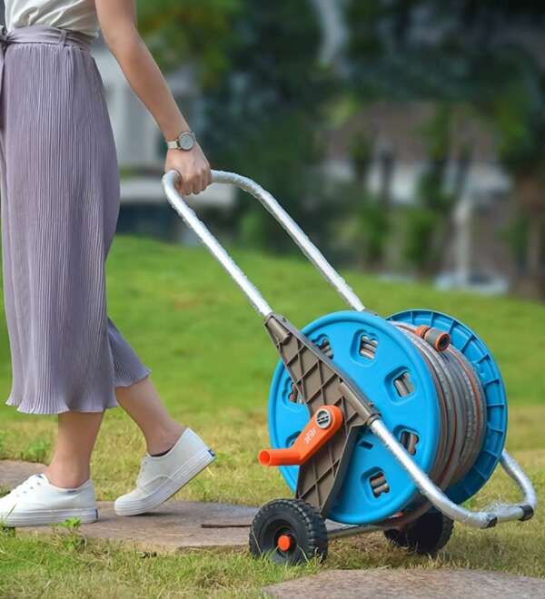 Dévidoir de jardin avec tuyau d’arrosage – structure métal